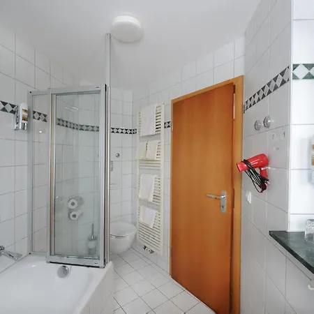 Hotel Landgasthof Hoelzle 3*